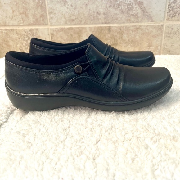 CLARKS Women's Cora Dusk Loafer ruched side button slip on comfort shoes 8.5M - Picture 3 of 10